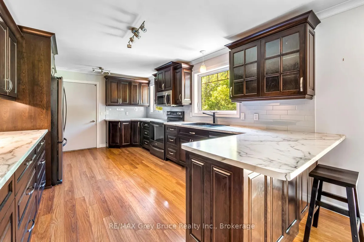 699 20TH Street, ON N4K 4E1