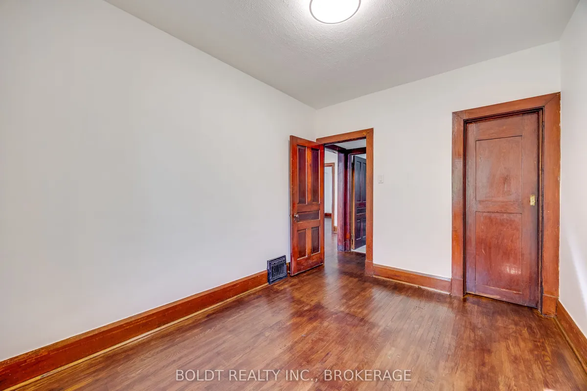 8 Chelsea Street, ON L2P 3B8