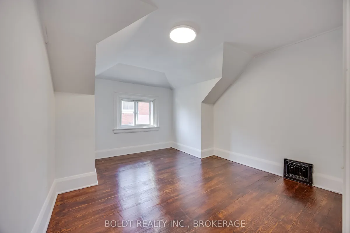 8 Chelsea Street, ON L2P 3B8