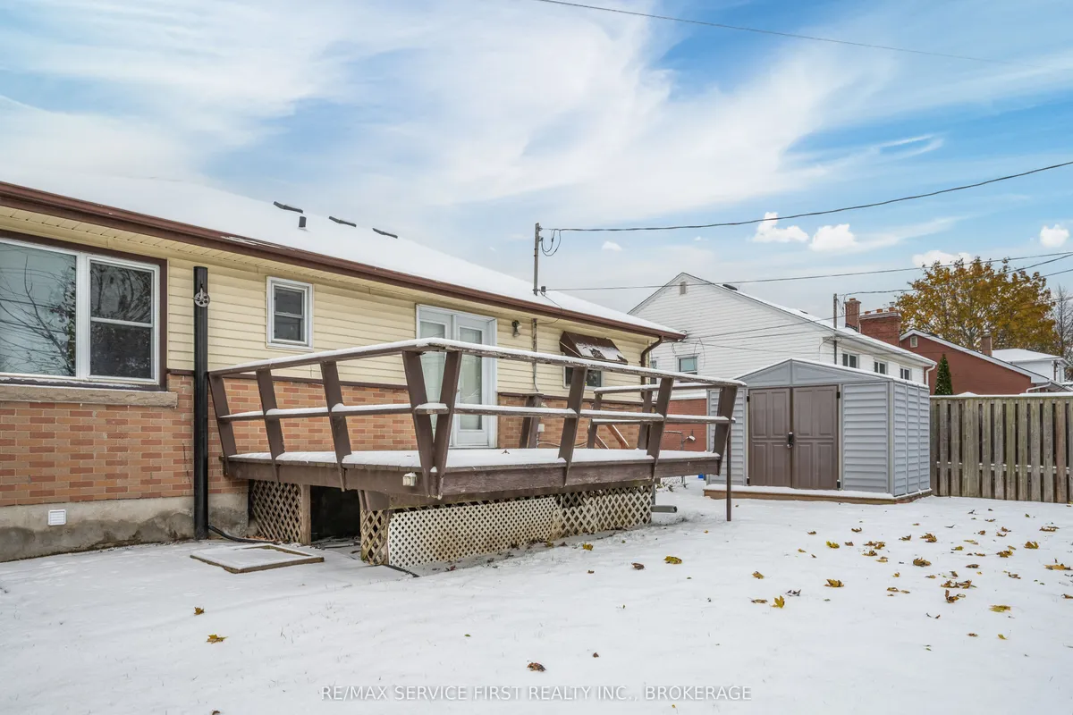 28 Brant Avenue, ON K7K 4V1