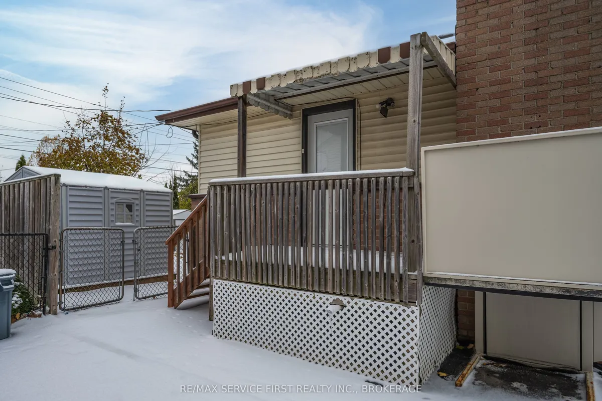 28 Brant Avenue, ON K7K 4V1
