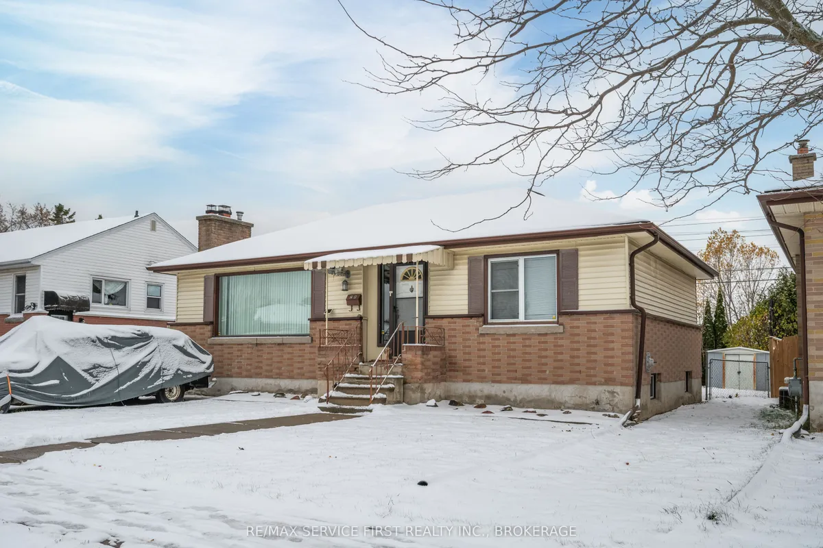 28 Brant Avenue, ON K7K 4V1