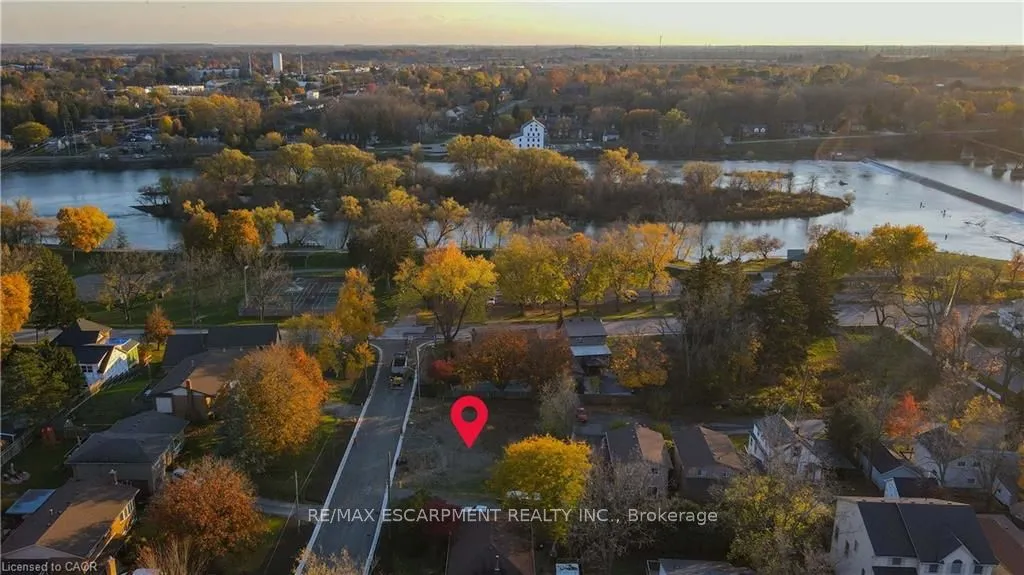 31 Inverness Street, ON N3W 1B2