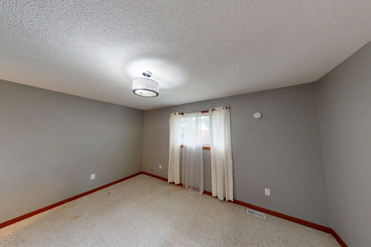 7428 Petrullo Court, ON L2H 2K4