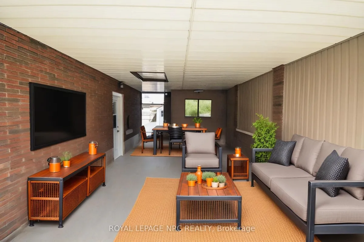 11 GROSVENOR Street, ON L2M 3E9