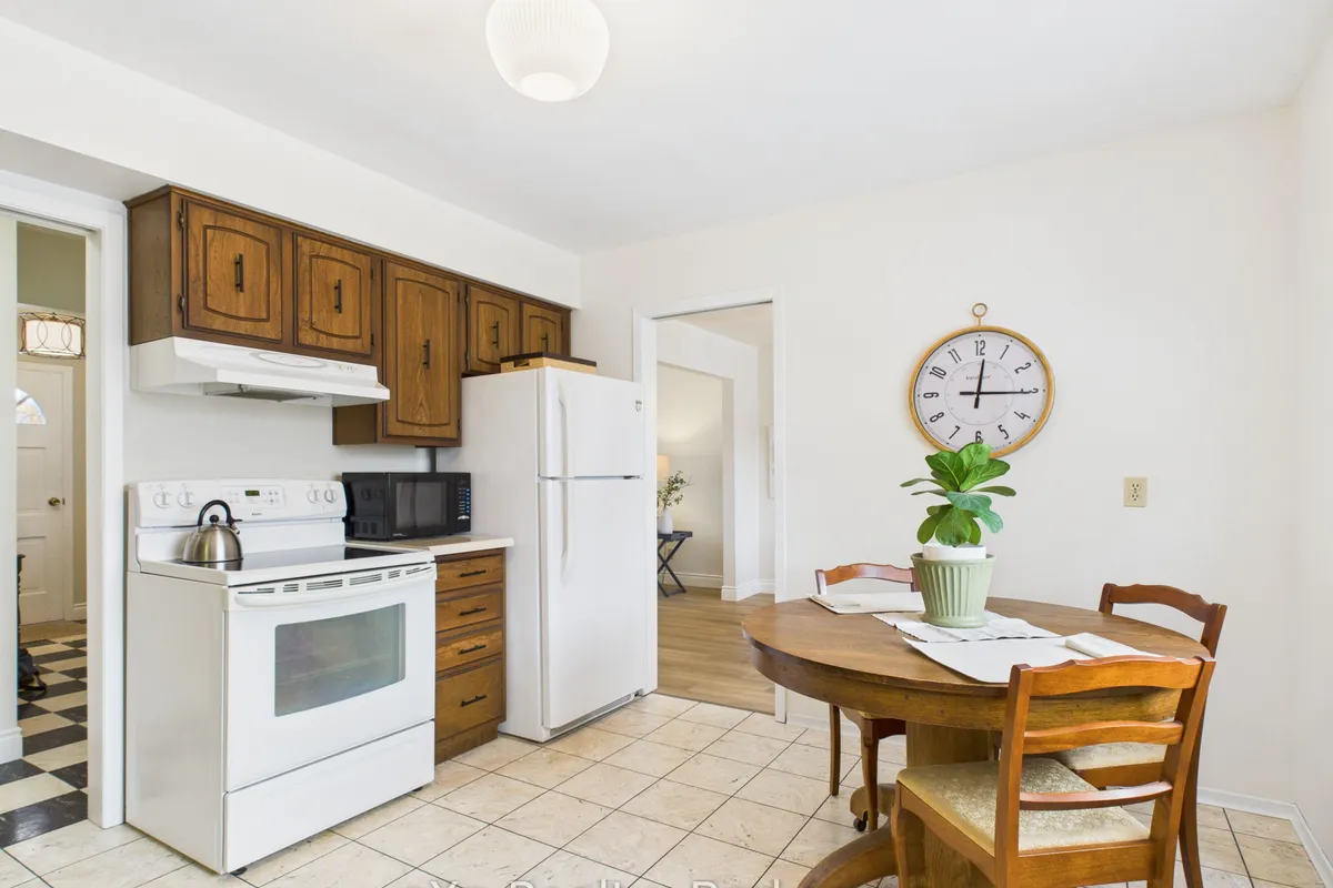 220 4th Avenue, ON N4N 2B5