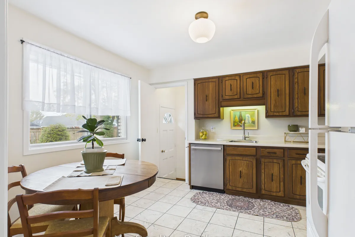 220 4th Avenue, ON N4N 2B5