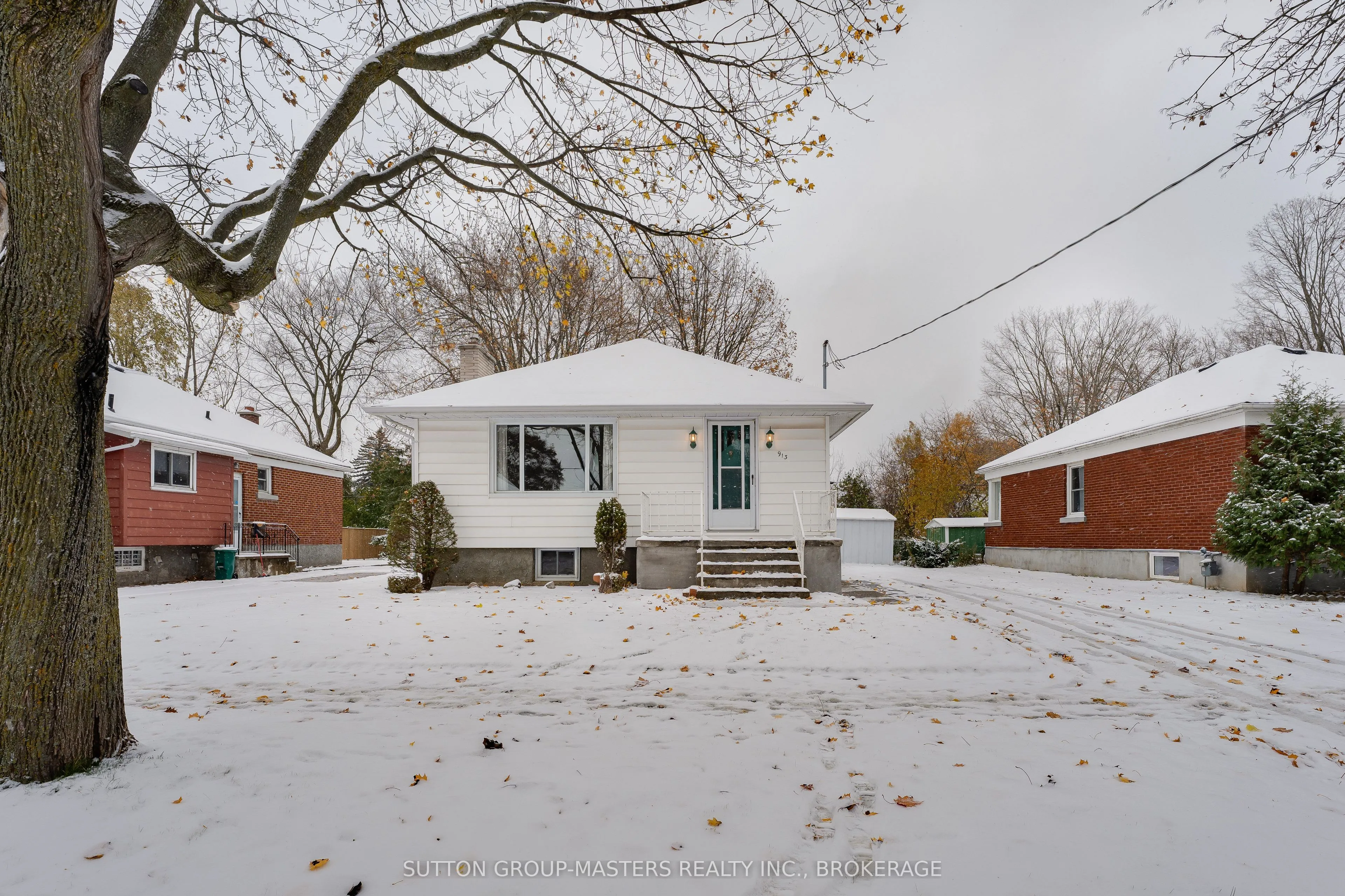 913 Victoria Street, ON K7K 4T9