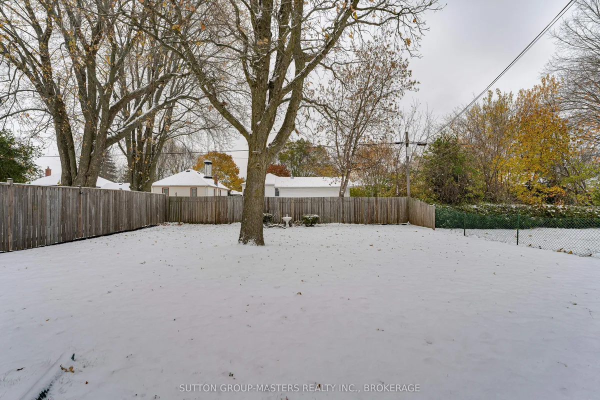 913 Victoria Street, ON K7K 4T9