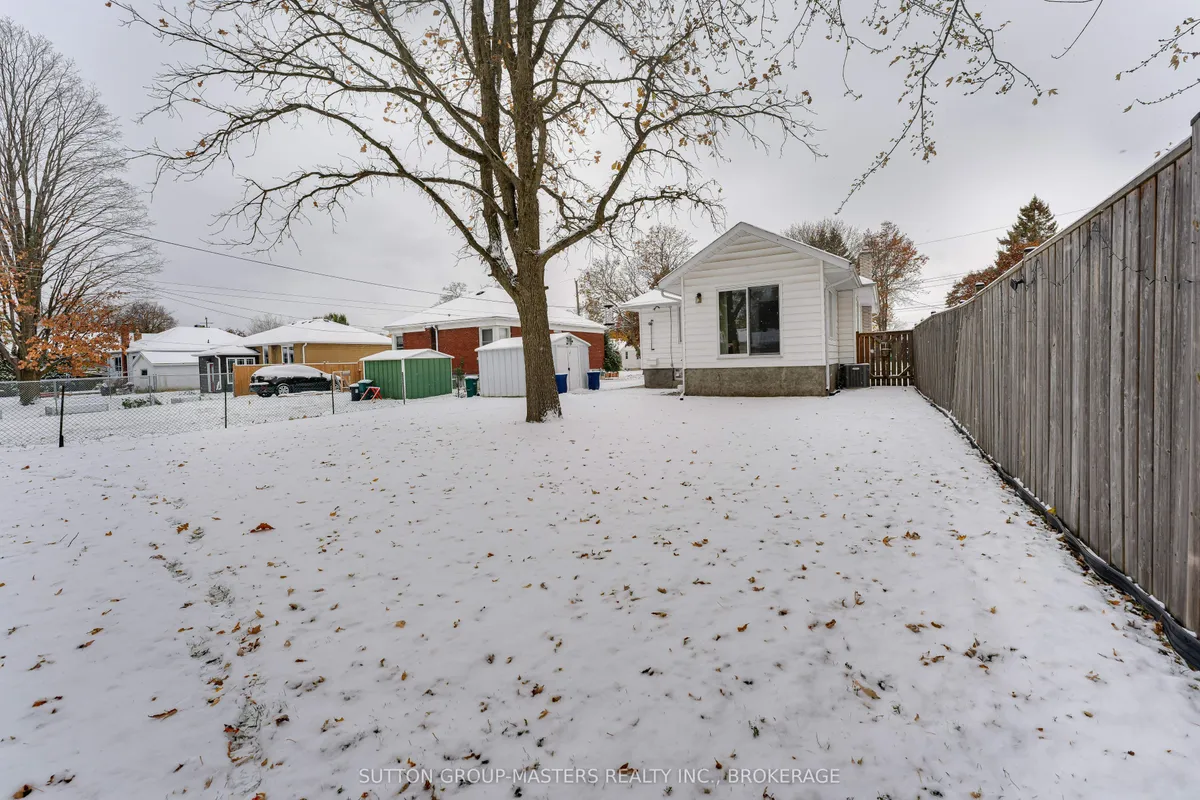 913 Victoria Street, ON K7K 4T9