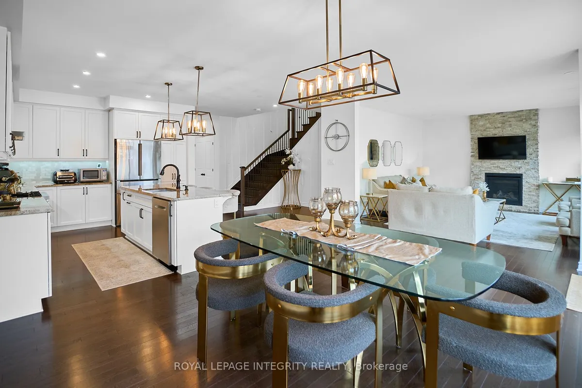 32 Aconitum Way, ON K1T 0S1