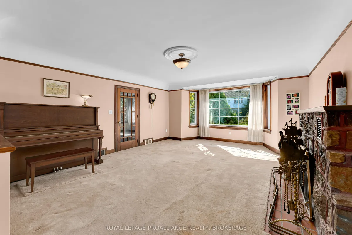 235 Park Street, ON K7L 1K4