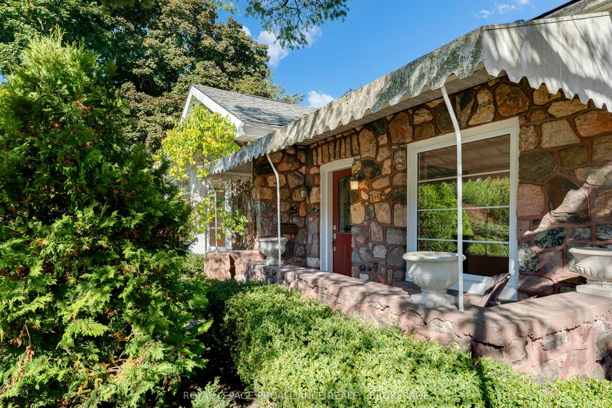 235 Park Street, ON K7L 1K4