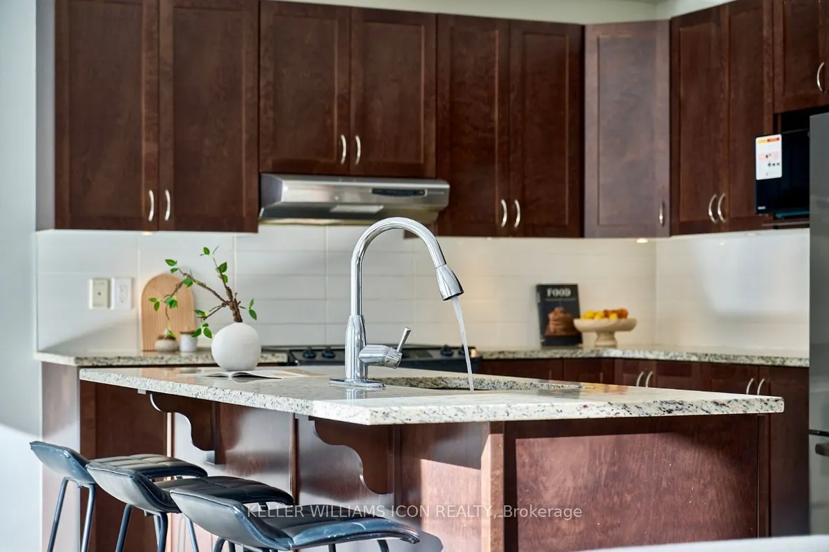 380 Brettonwood Ridge, ON K2T 0H8