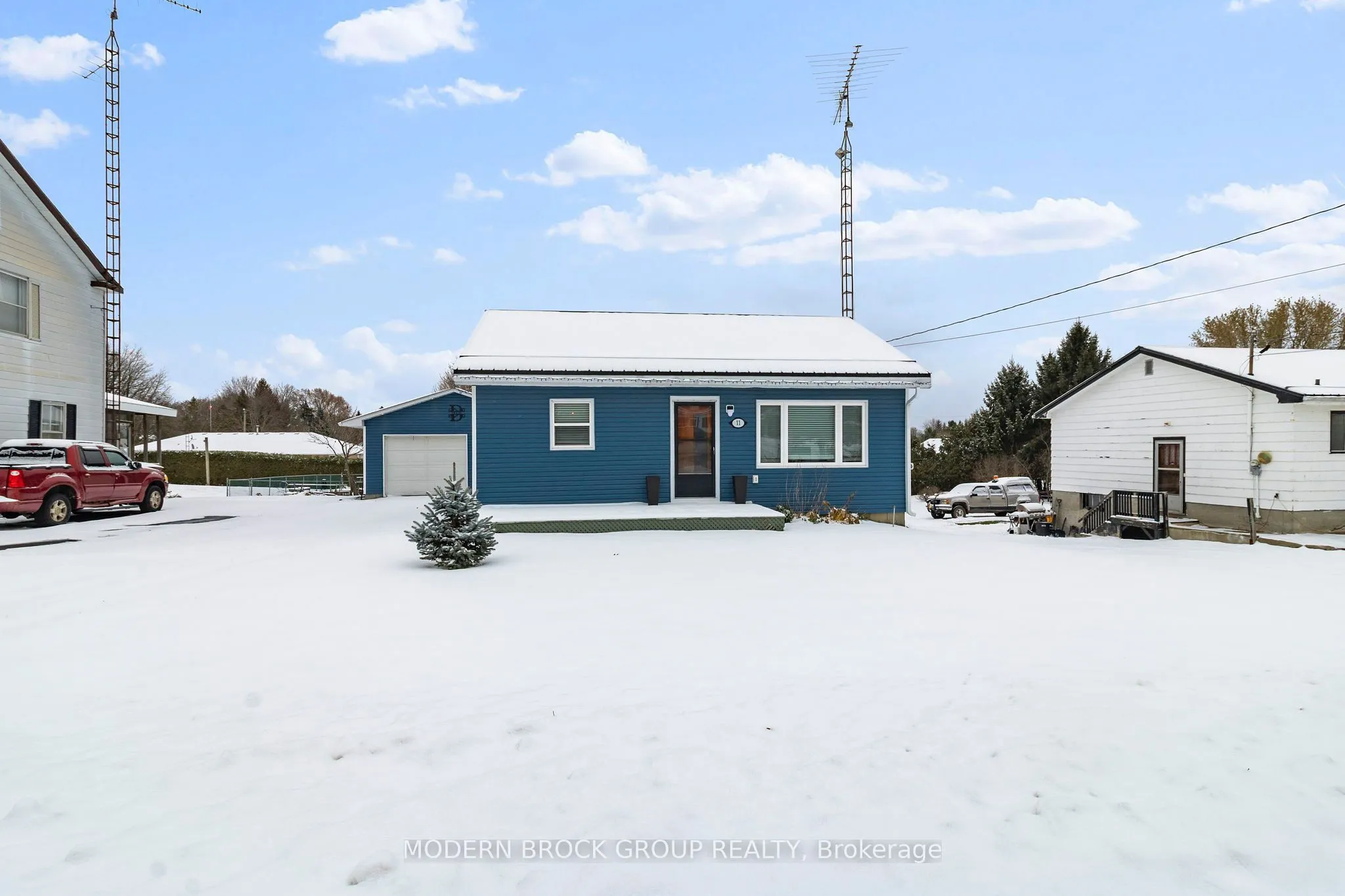 11 Main Street, ON K0E 1B0