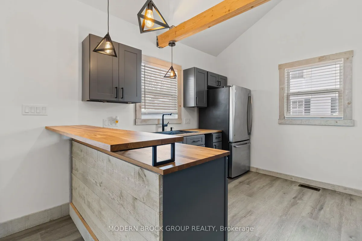 11 Main Street, ON K0E 1B0