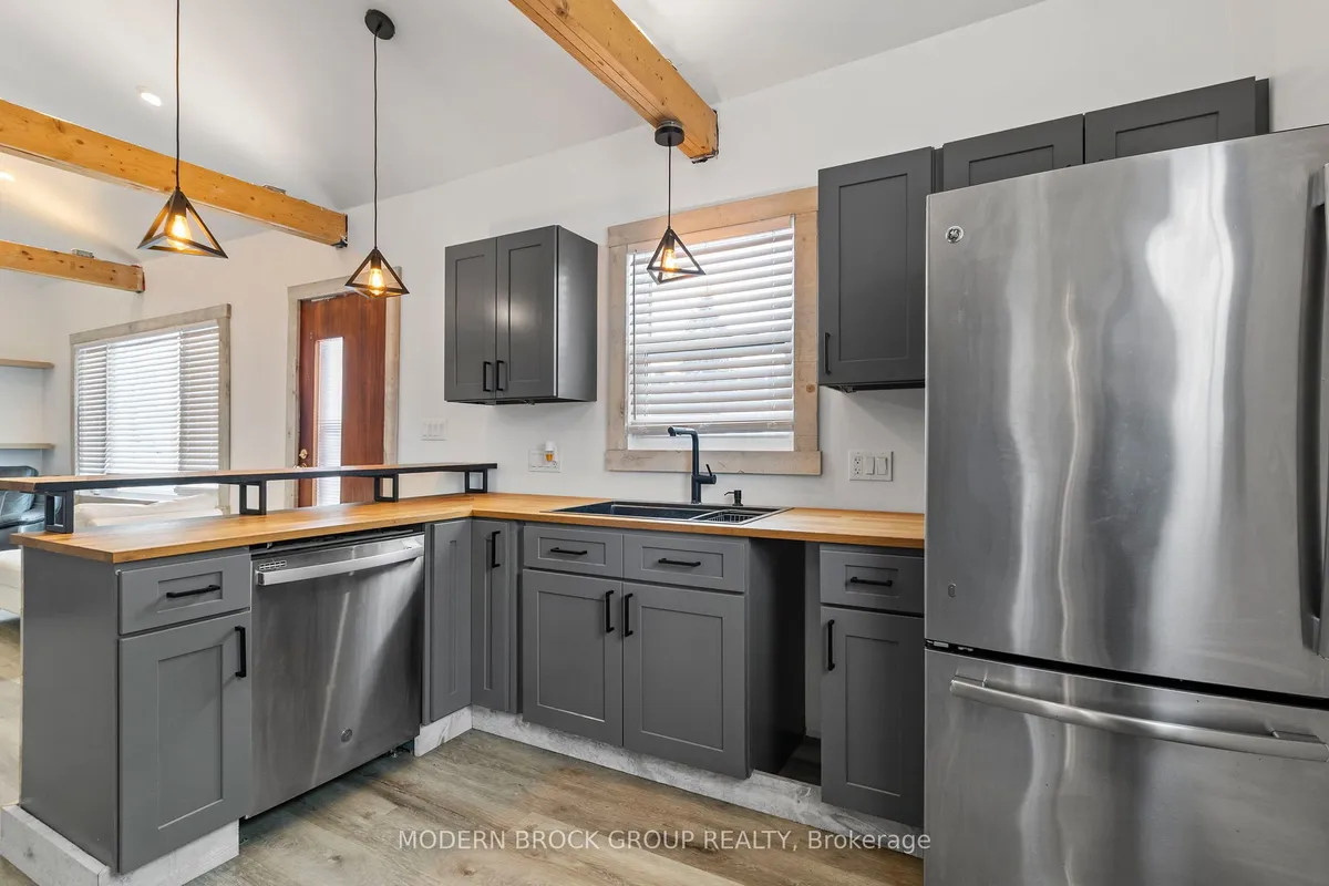 11 Main Street, ON K0E 1B0