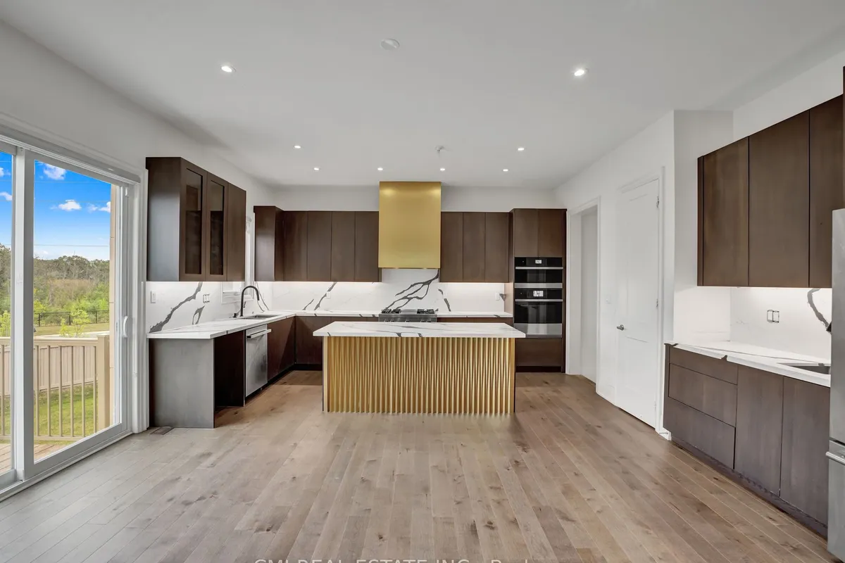 205 Agro Street, ON L8B 1X7