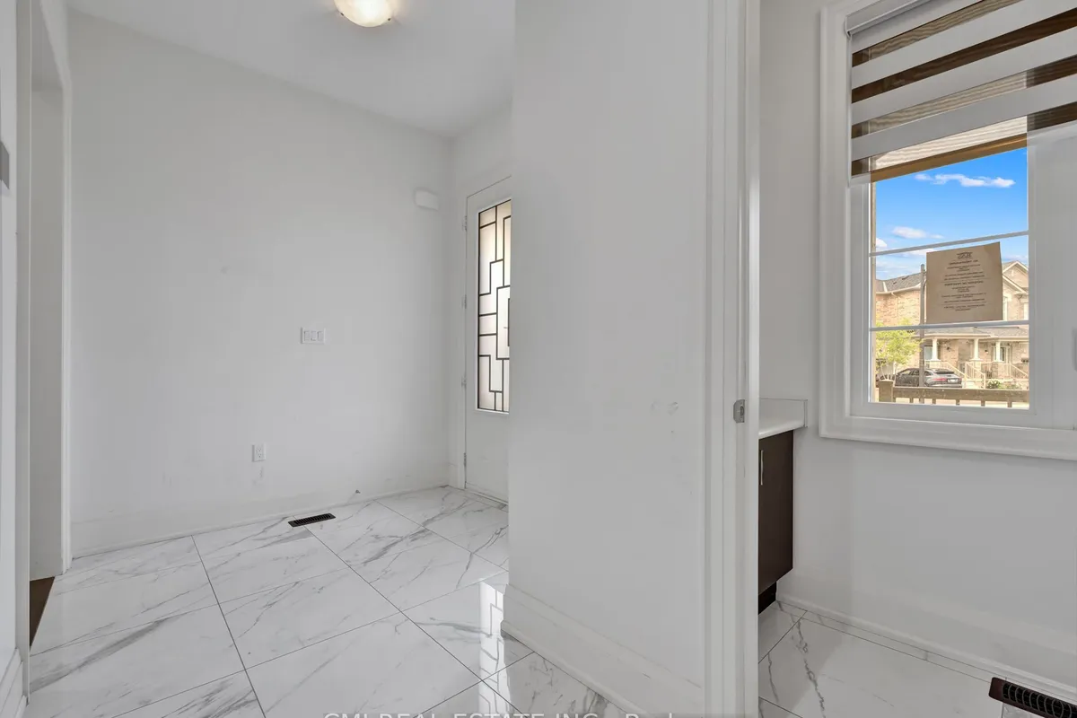 205 Agro Street, ON L8B 1X7