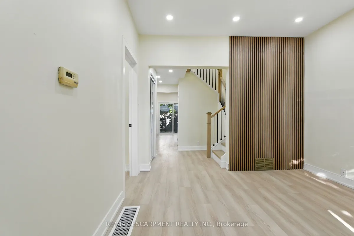 9 Alice Street, ON L8H 4R5