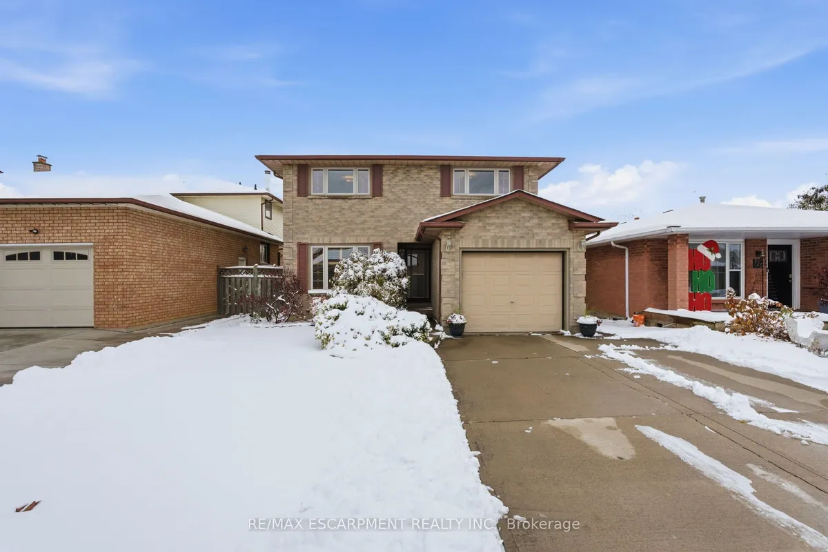 121 PARKWOOD Crescent, ON L8V 4Z6