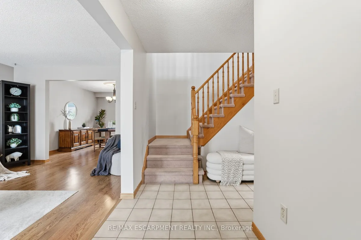 121 PARKWOOD Crescent, ON L8V 4Z6