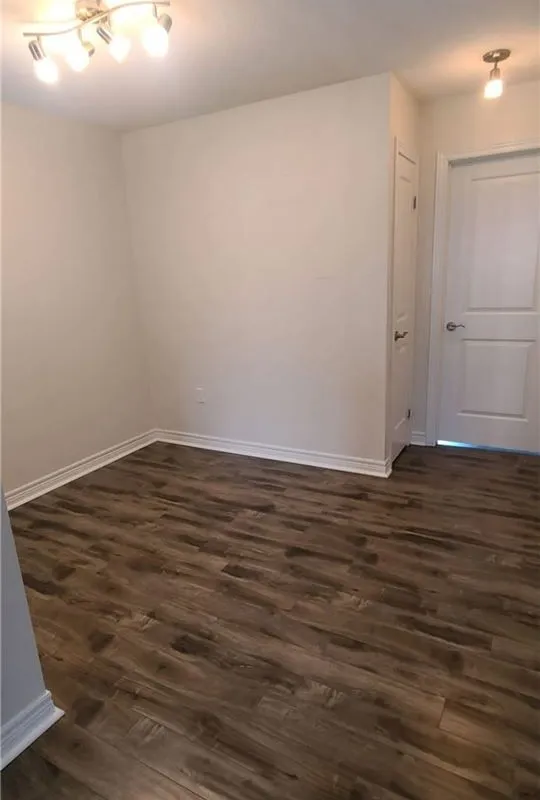 8 Lakelawn Road, ON L3M 0G1