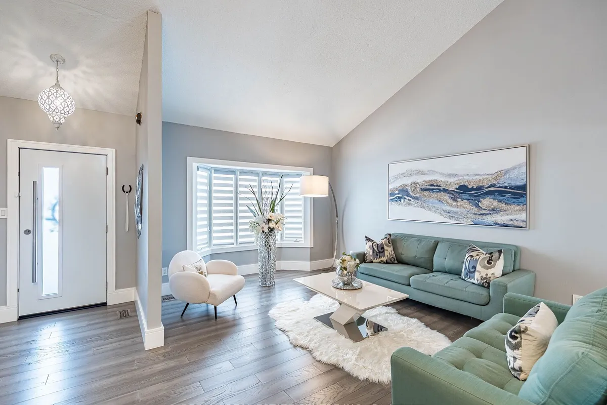 114 Parkwood Crescent, ON L8V 4Z7