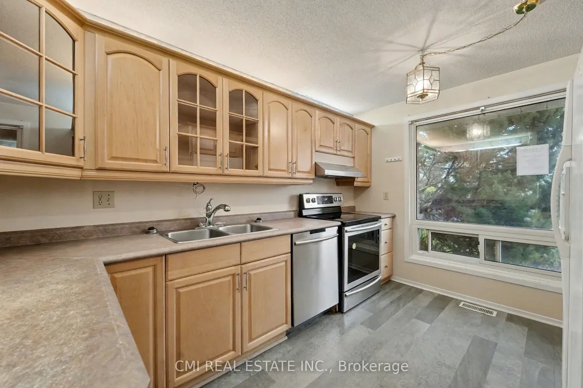879 Beauclaire Drive, ON K1C 2J5