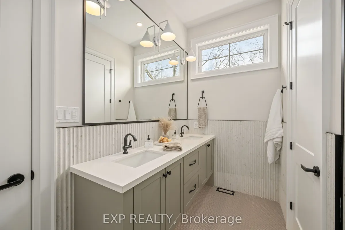 10099 Pinery Bluffs Road, ON N0M 1T0