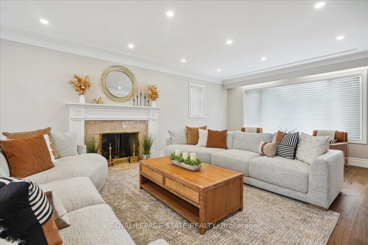 10 Azalea Court, ON L8J 1K4