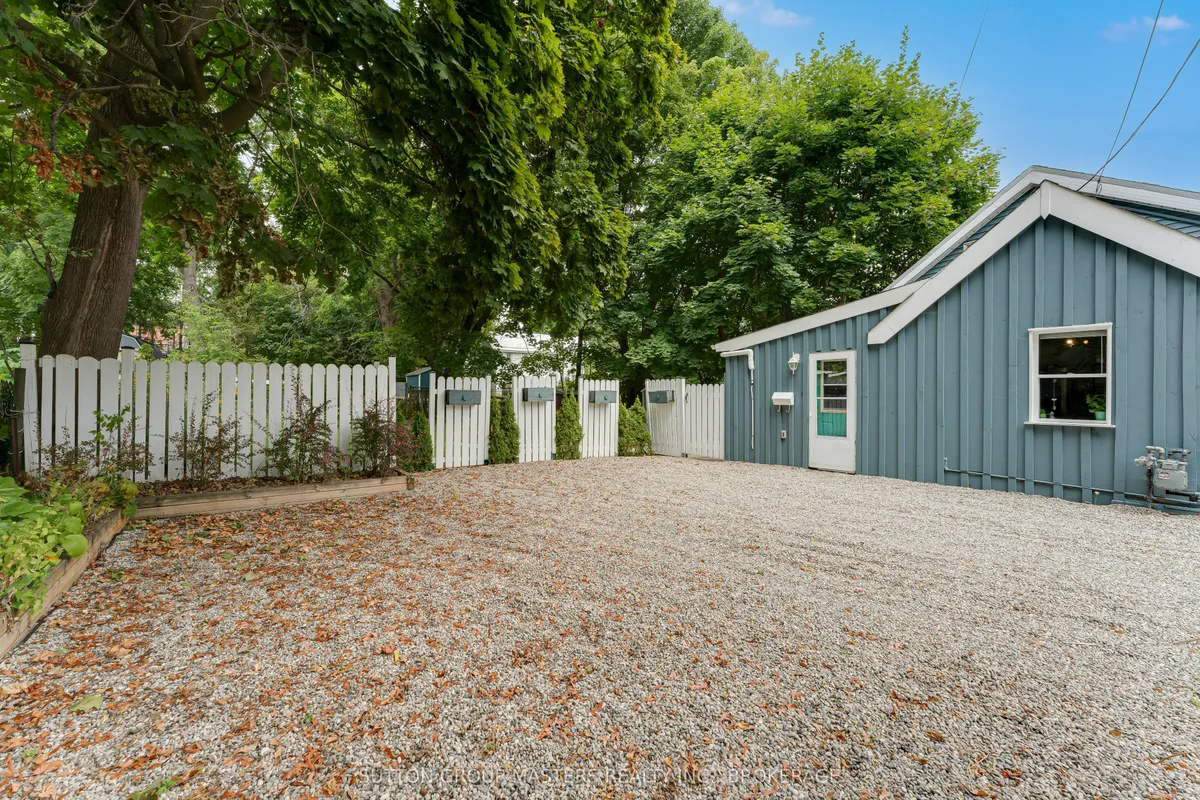 60 Centre Street, ON K7G 2H7