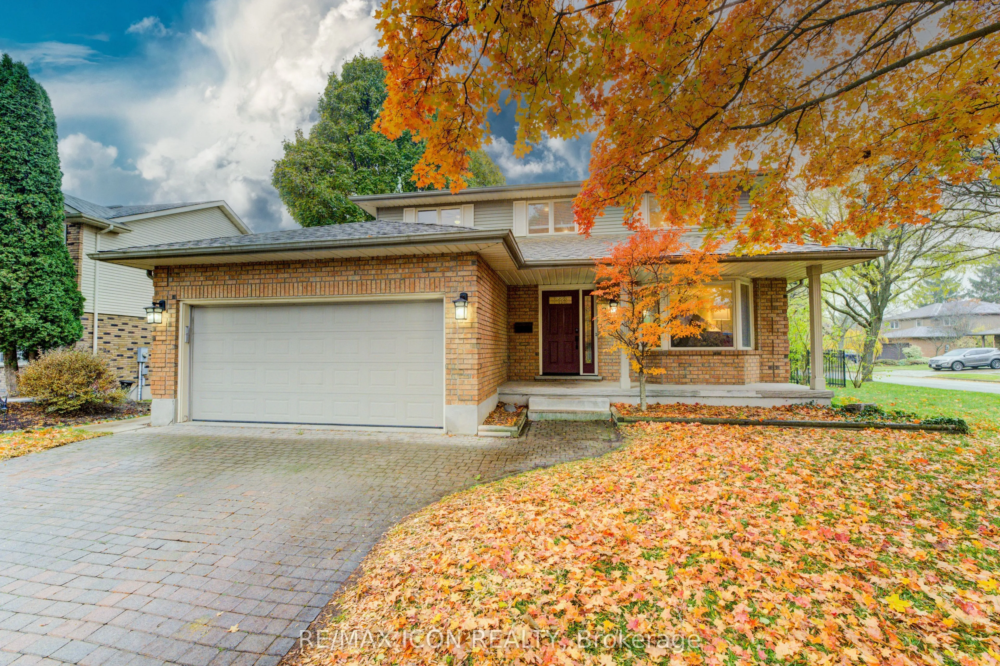 2 Dunnington Court, ON N2A 3M5