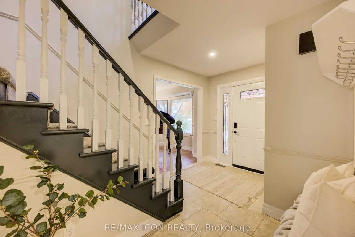 2 Dunnington Court, ON N2A 3M5