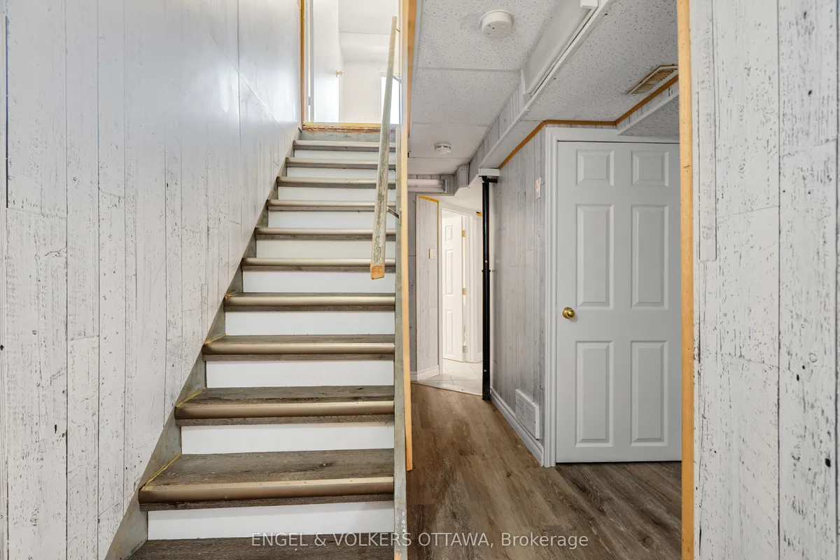 933 Greenbriar Avenue, ON K2C 0J8