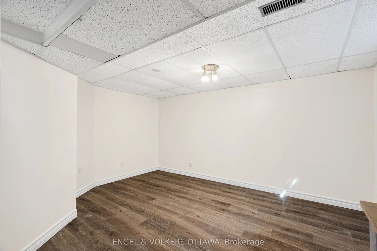 933 Greenbriar Avenue, ON K2C 0J8