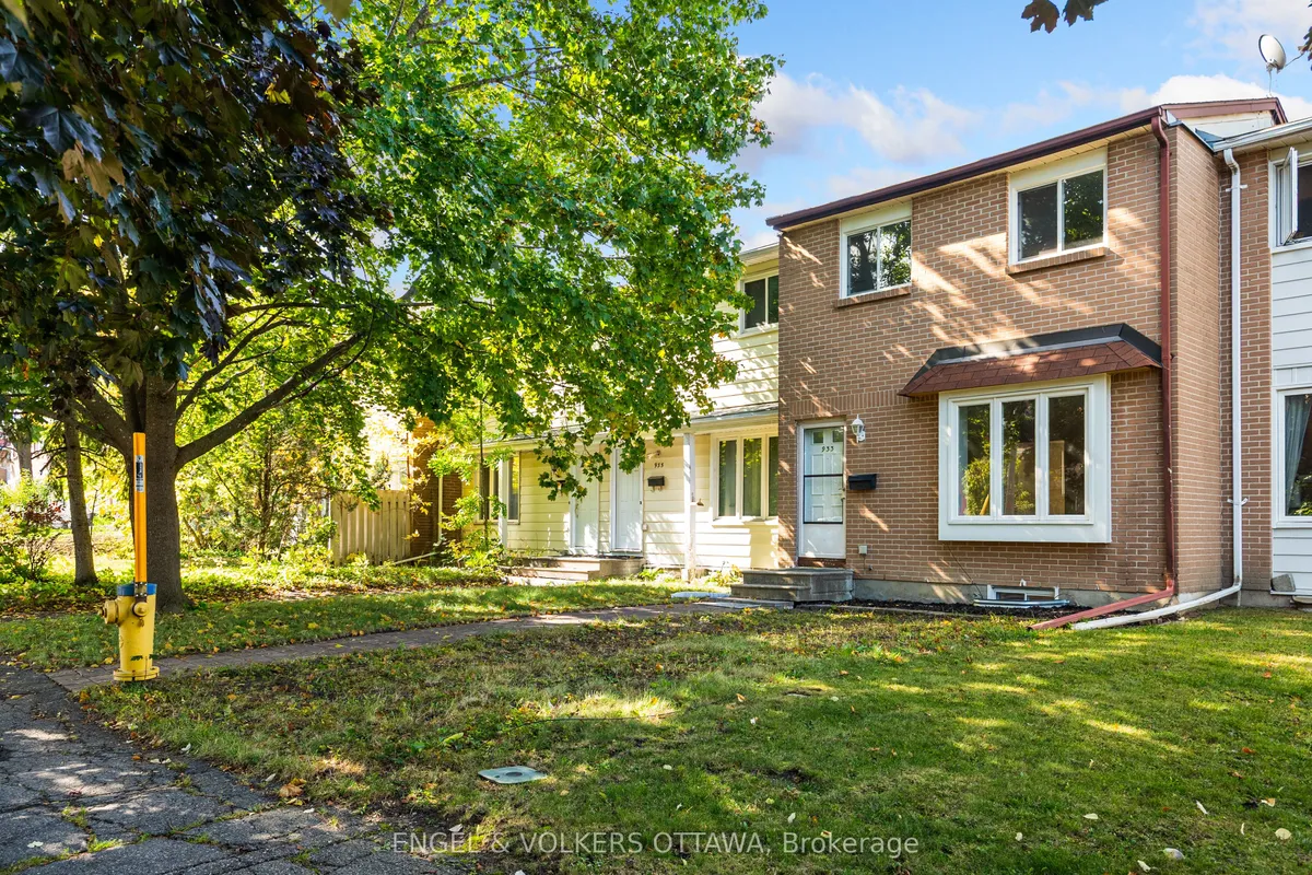 933 Greenbriar Avenue, ON K2C 0J8