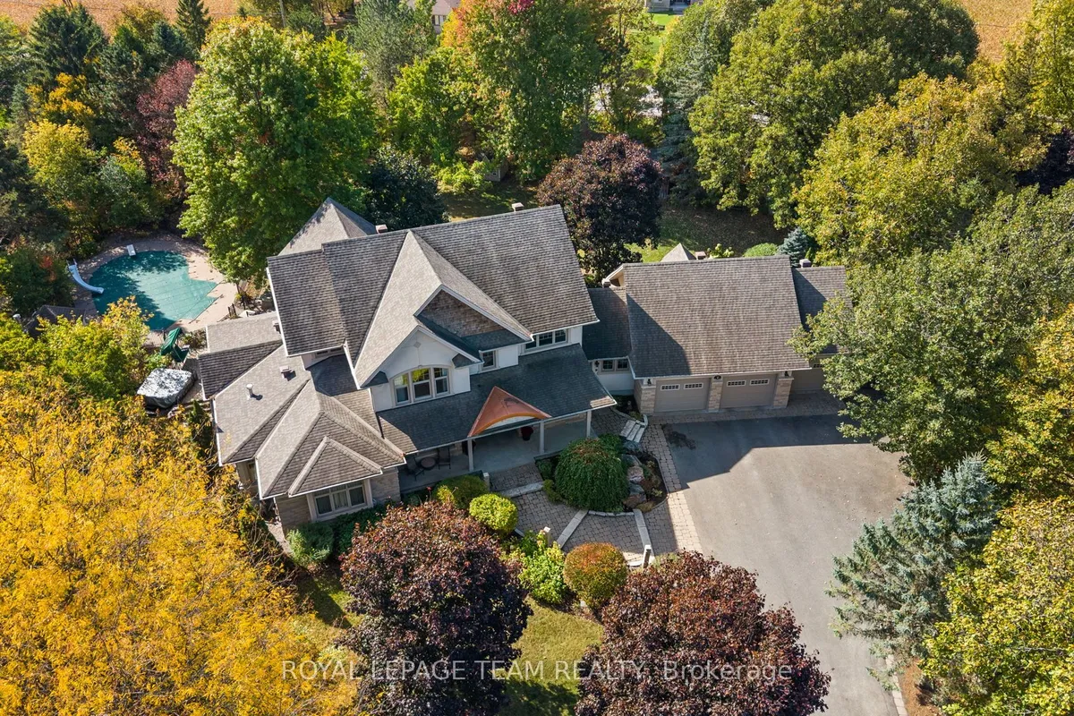 7 Sara Court, ON K2R 1E2