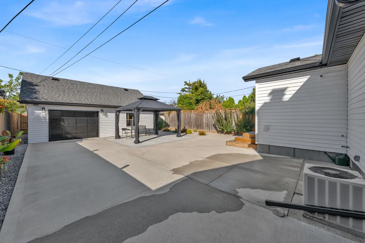 2243 Elsmere Avenue, ON N8W 2C7