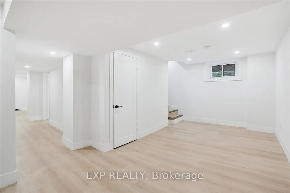 41 Cameron Avenue, ON L8K 2X1