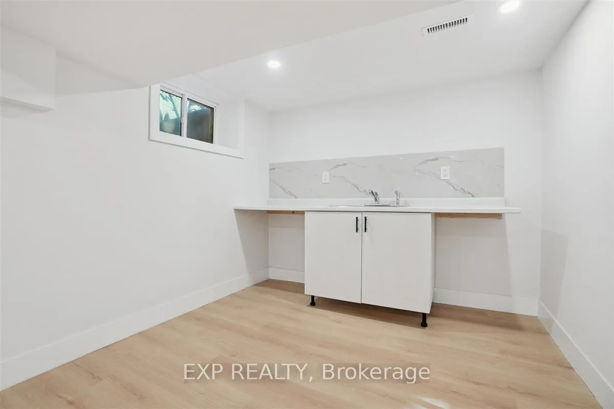 41 Cameron Avenue, ON L8K 2X1