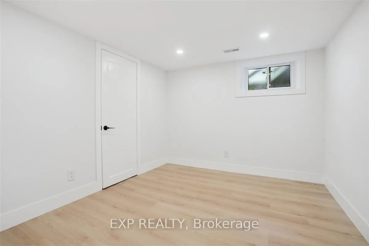 41 Cameron Avenue, ON L8K 2X1