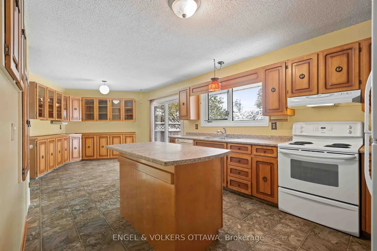 1957 Sharel Drive, ON K1H 6W3