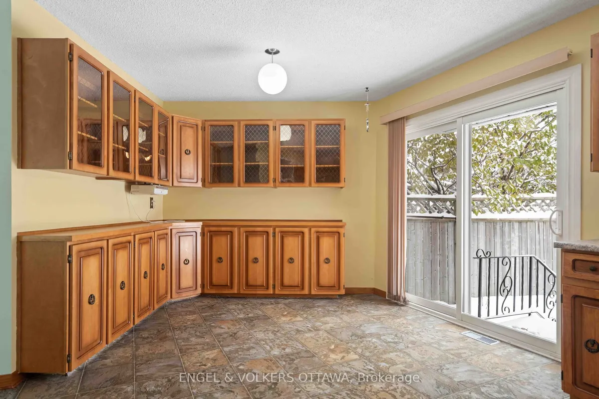 1957 Sharel Drive, ON K1H 6W3