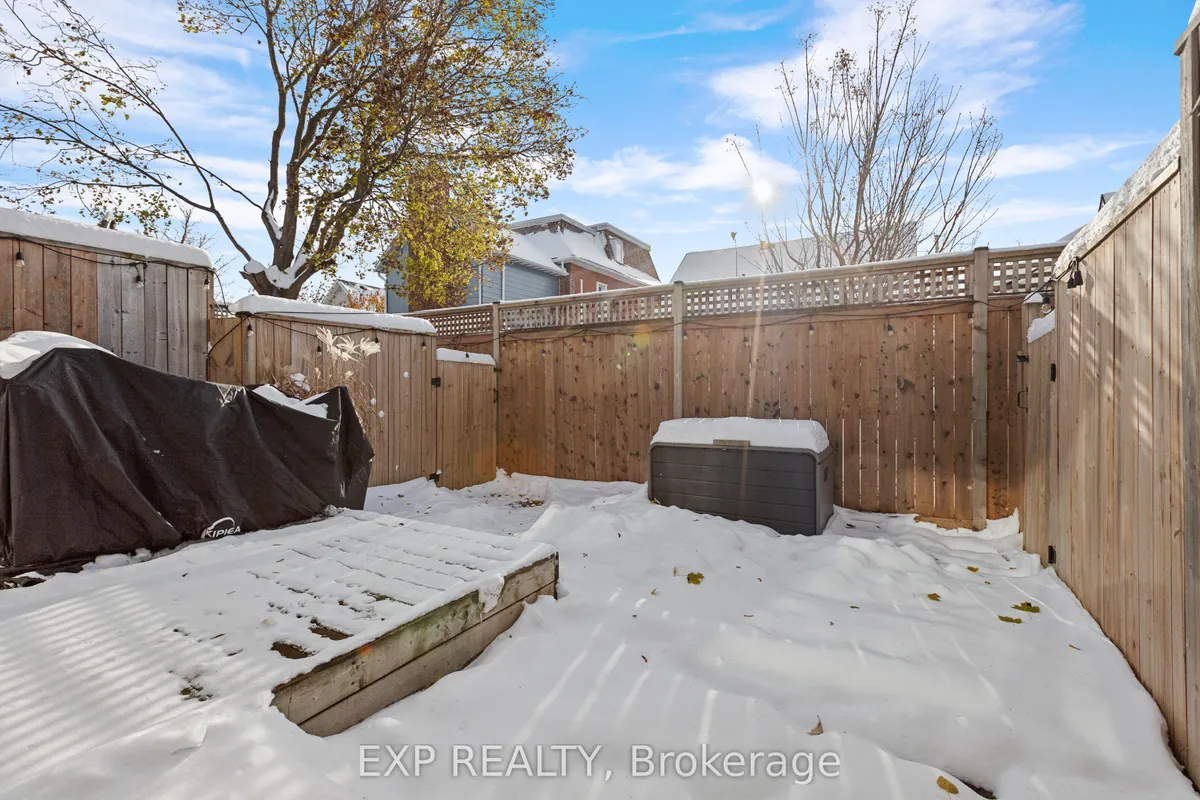 12 CHARLES Street, ON K7C 2Y1