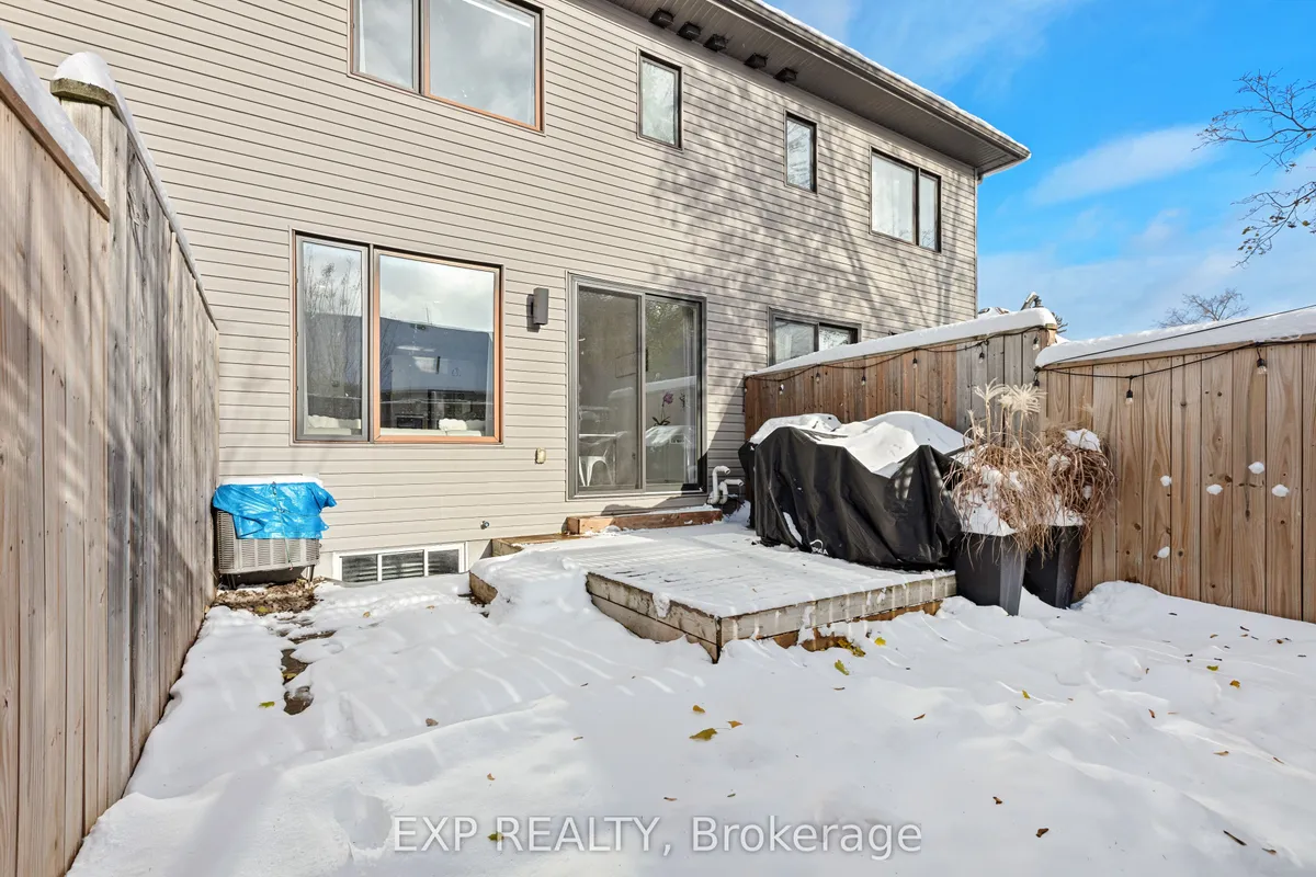 12 CHARLES Street, ON K7C 2Y1