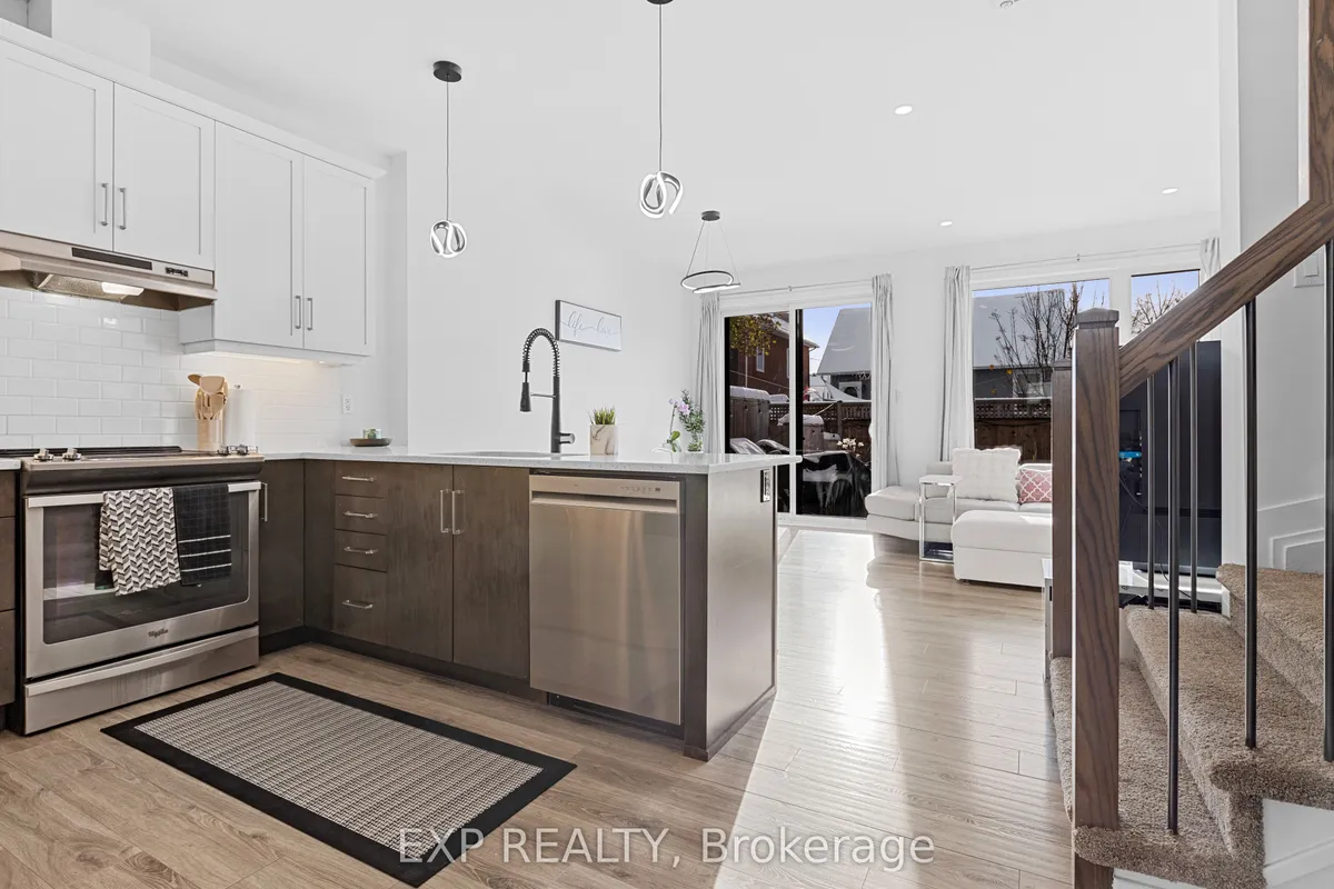 12 CHARLES Street, ON K7C 2Y1