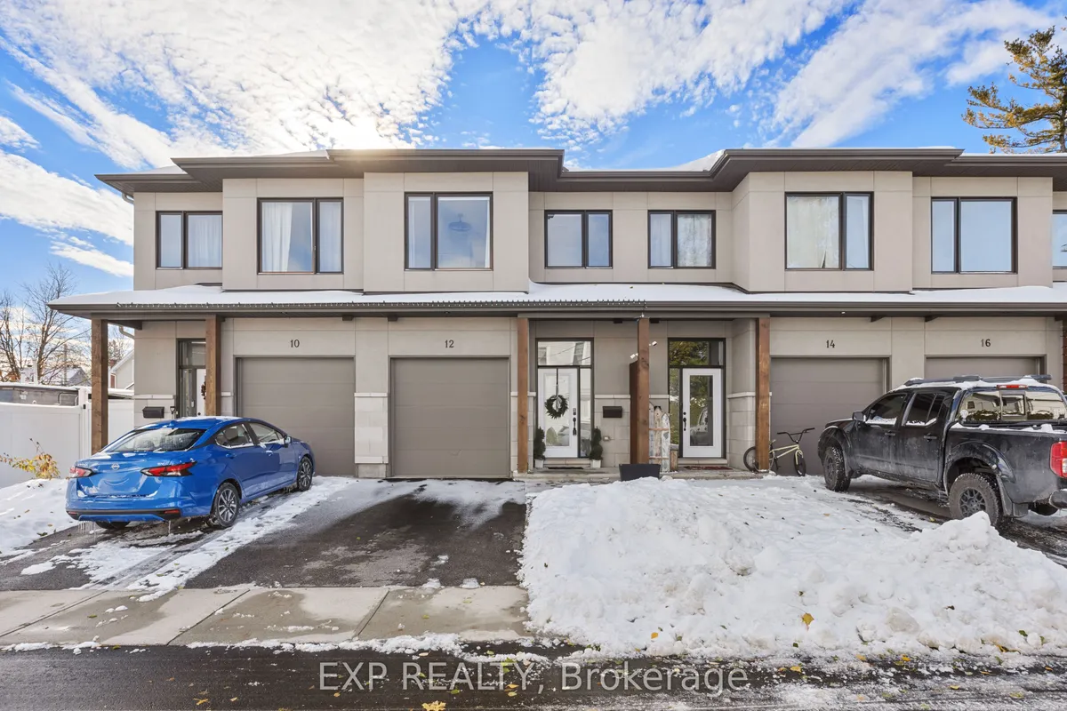 12 CHARLES Street, ON K7C 2Y1