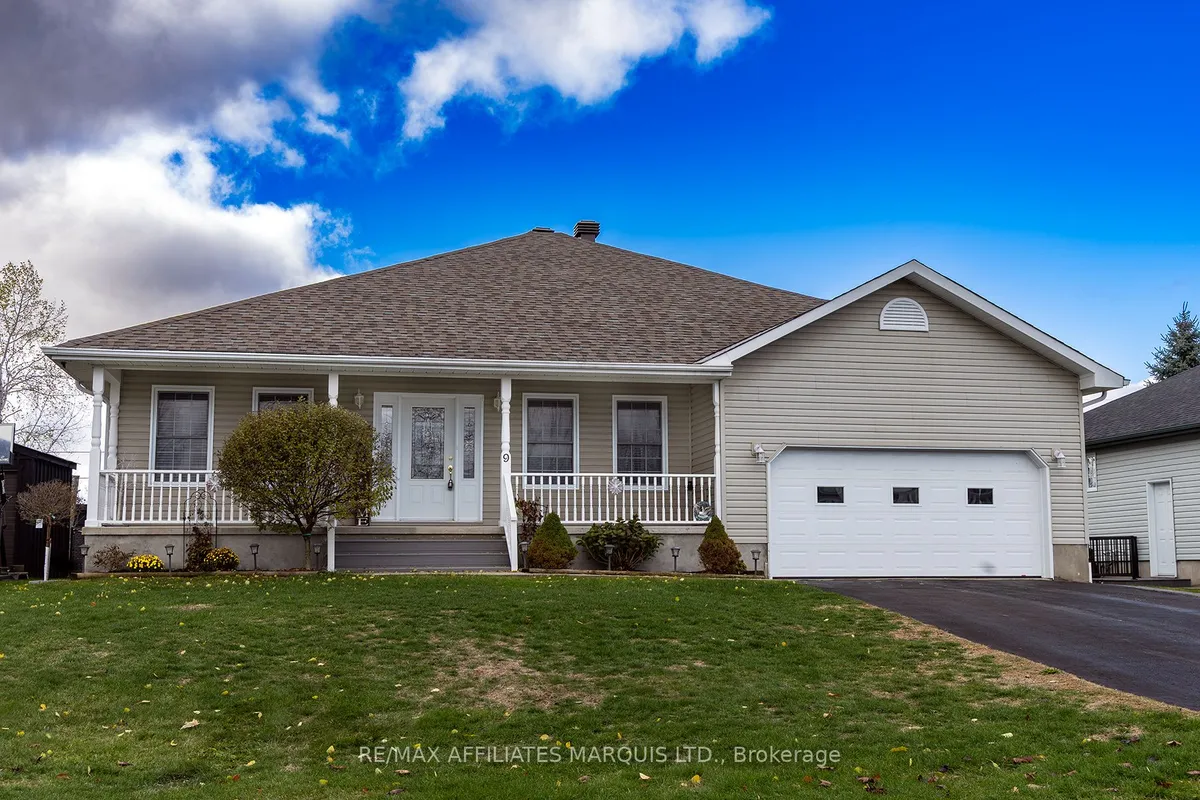 9 Grove Street, ON K0E 1K0