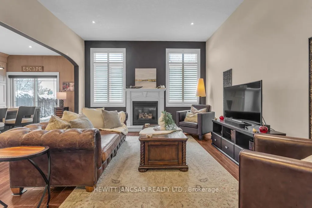 211 Terrace Wood Crescent, ON N2P 2T3